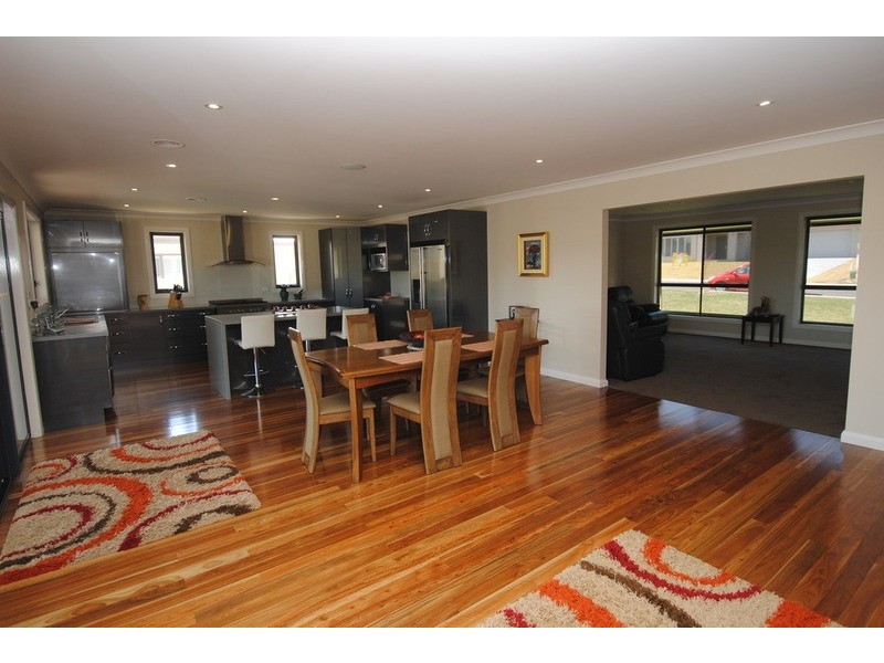 11 Sandalwood Drive, Lithgow NSW 2790