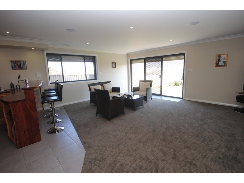 11 Sandalwood Drive, Lithgow NSW 2790