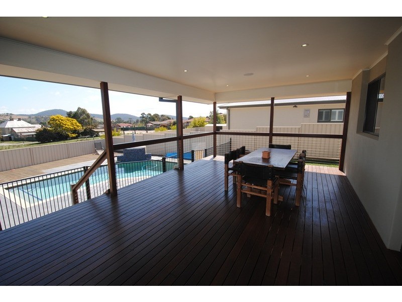 11 Sandalwood Drive, Lithgow NSW 2790