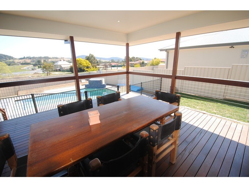 11 Sandalwood Drive, Lithgow NSW 2790