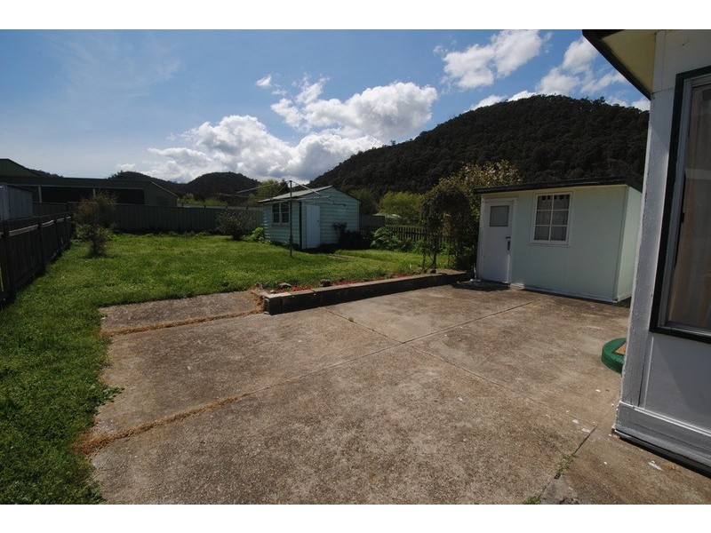 80 Sandford Avenue, Lithgow NSW 2790
