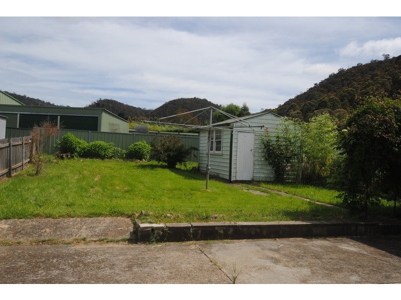 80 Sandford Avenue, Lithgow NSW 2790