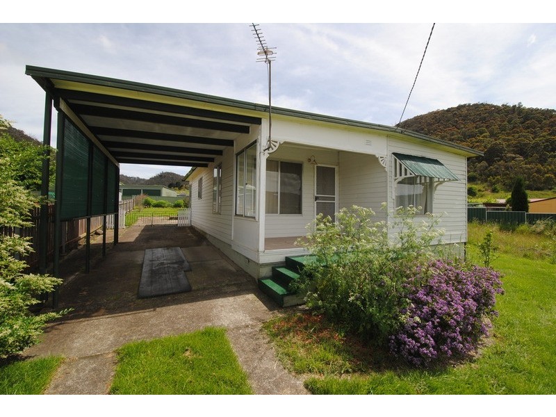 80 Sandford Avenue, Lithgow NSW 2790