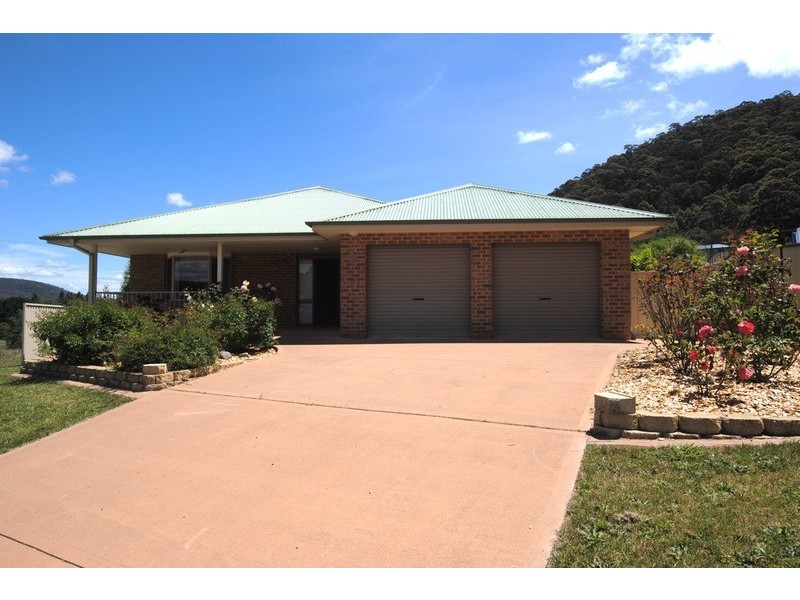 8 Wilton Close, Lithgow NSW 2790