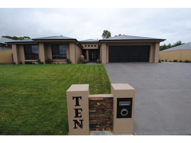 10 Surveyors Way, Lithgow NSW 2790