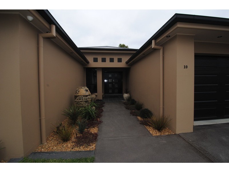 10 Surveyors Way, Lithgow NSW 2790