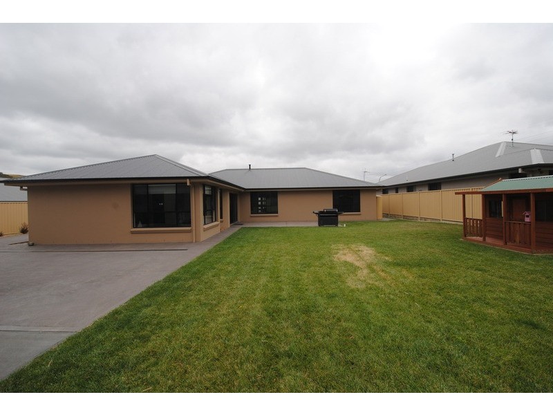 10 Surveyors Way, Lithgow NSW 2790