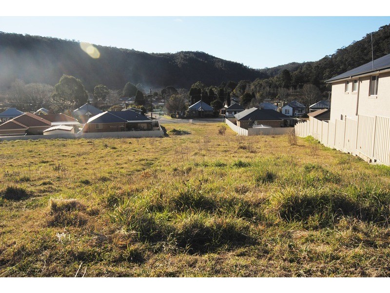 13 Henderson Place, Lithgow NSW 2790