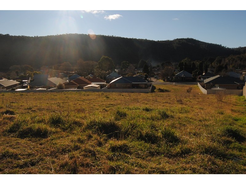 13 Henderson Place, Lithgow NSW 2790