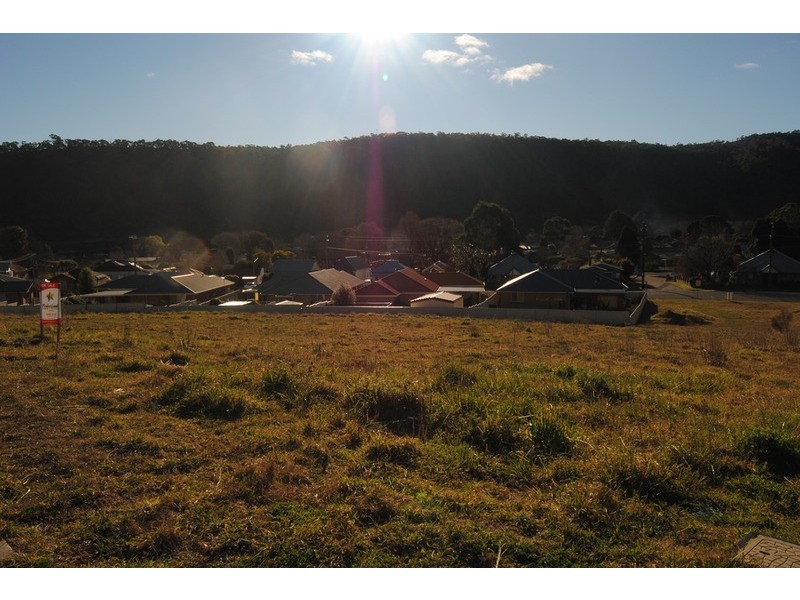 13 Henderson Place, Lithgow NSW 2790