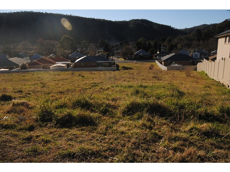 13 Henderson Place, Lithgow NSW 2790