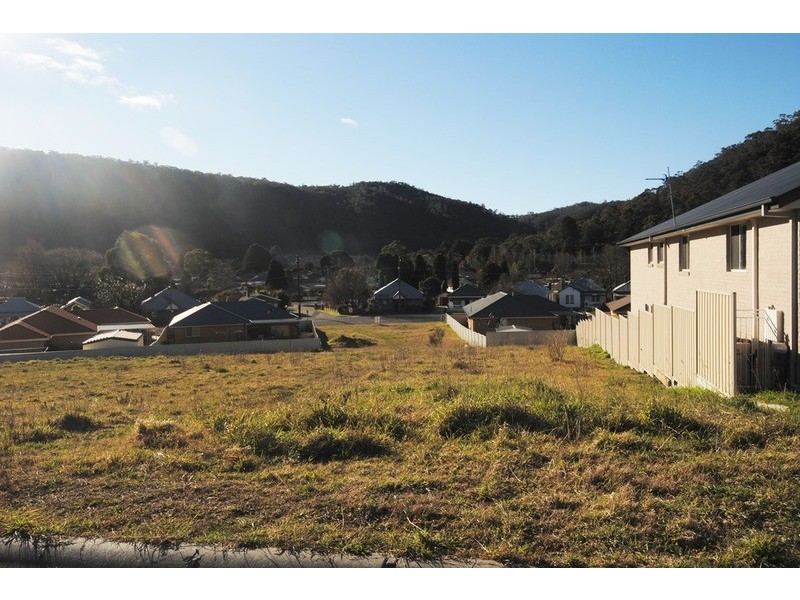 13 Henderson Place, Lithgow NSW 2790