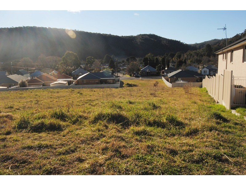 13 Henderson Place, Lithgow NSW 2790