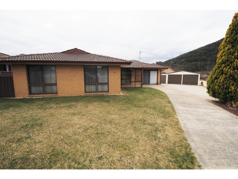 4 Chivers Close, Lithgow NSW 2790