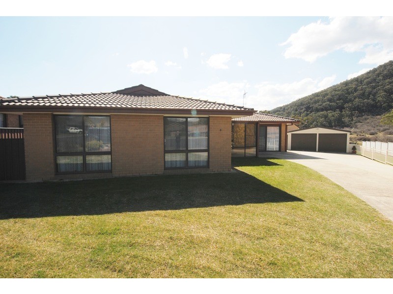 4 Chivers Close, Lithgow NSW 2790