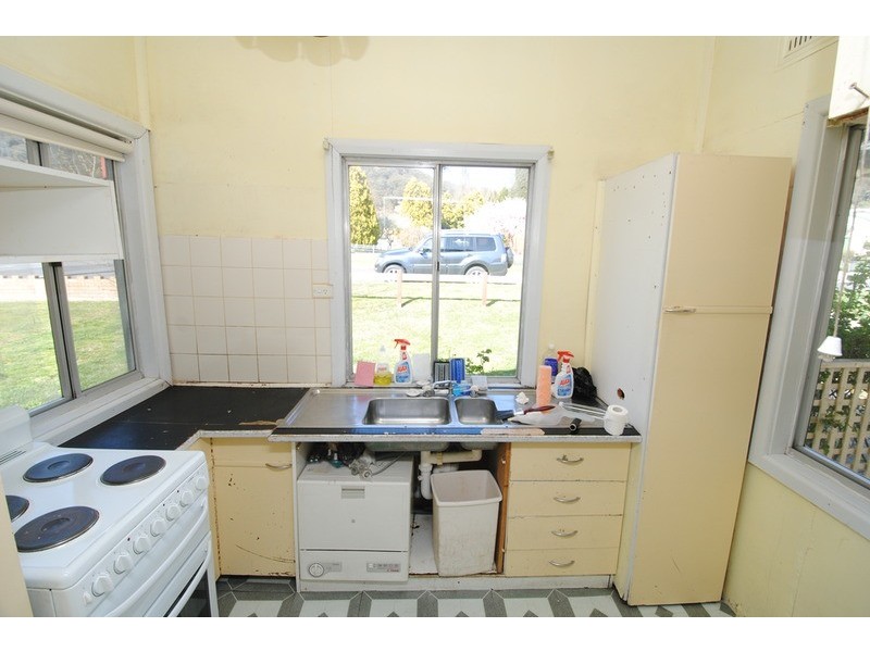 4 First  Street, Lithgow NSW 2790