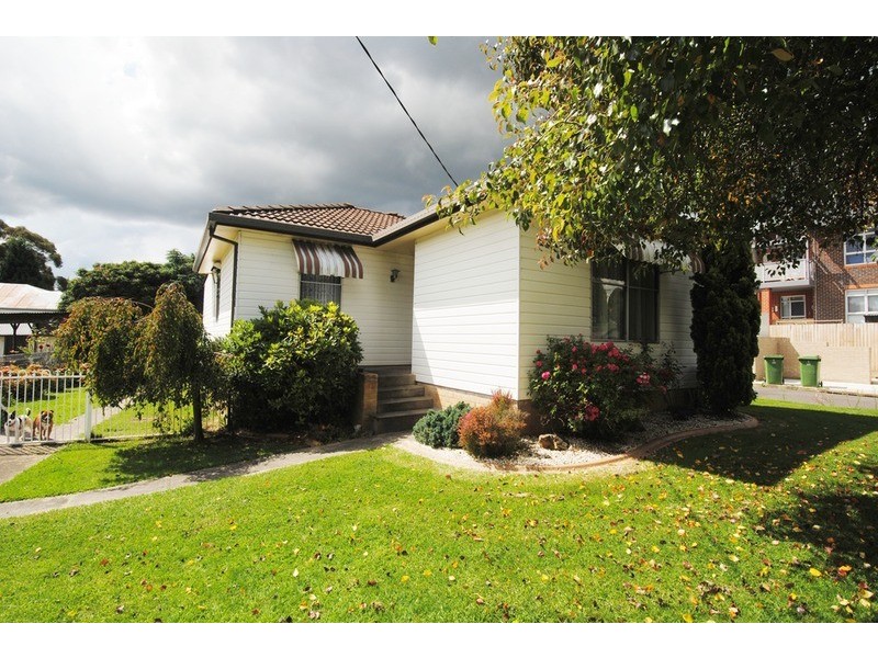 8 Caroline  Avenue, Lithgow NSW 2790