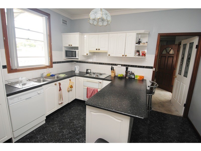8 Caroline  Avenue, Lithgow NSW 2790
