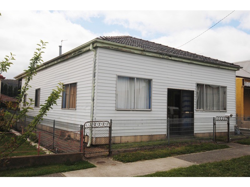 27 Tank  Street, Lithgow NSW 2790