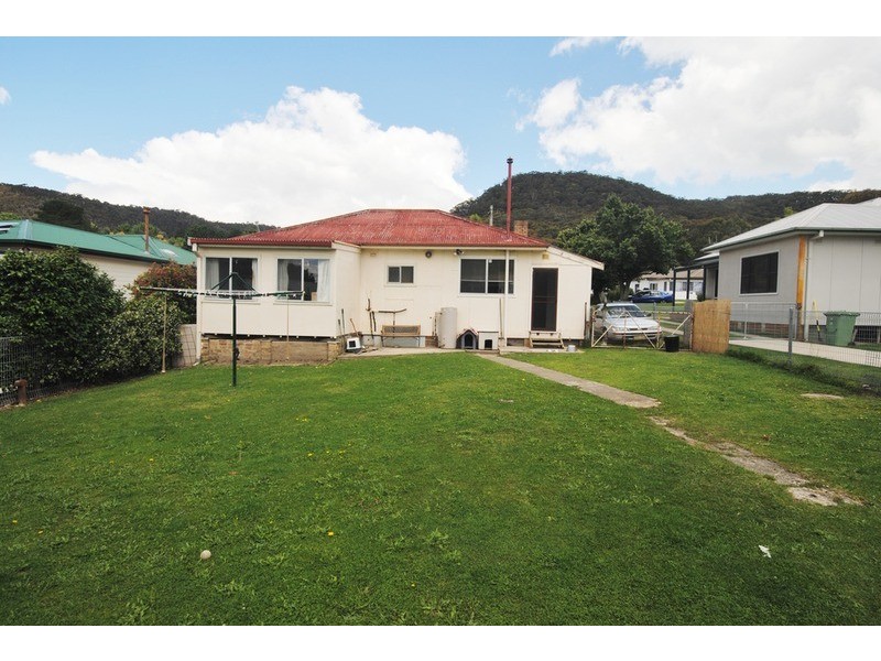 18 Beaufort Street, Lithgow NSW 2790