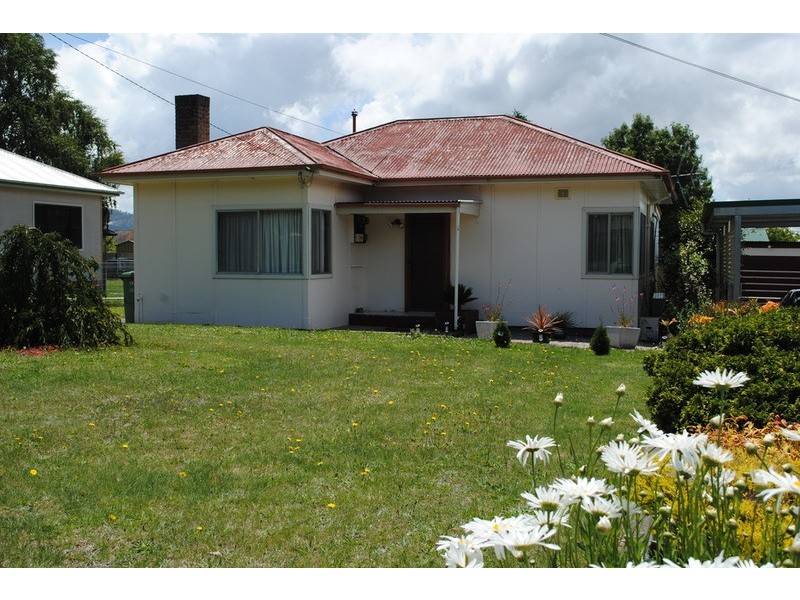 18 Beaufort Street, Lithgow NSW 2790