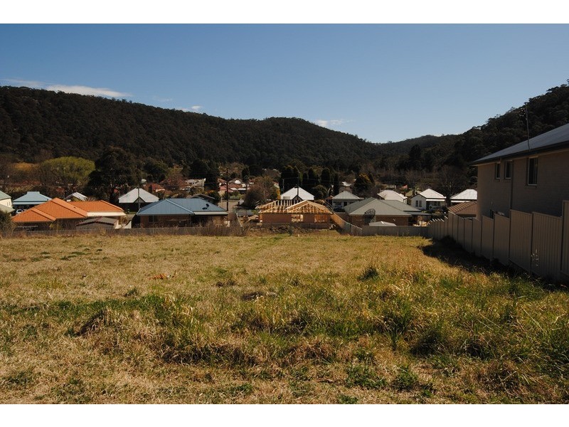 13 Henderson Place, Lithgow NSW 2790