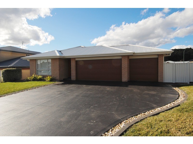 2 Acer Place, Lithgow NSW 2790