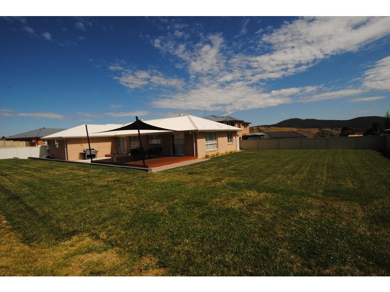 2 Acer Place, Lithgow NSW 2790