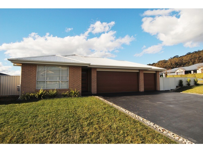 2 Acer Place, Lithgow NSW 2790
