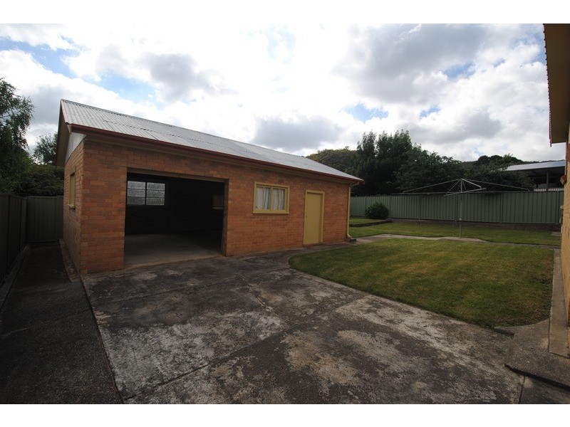 9 Wattle  Grove, Lithgow NSW 2790