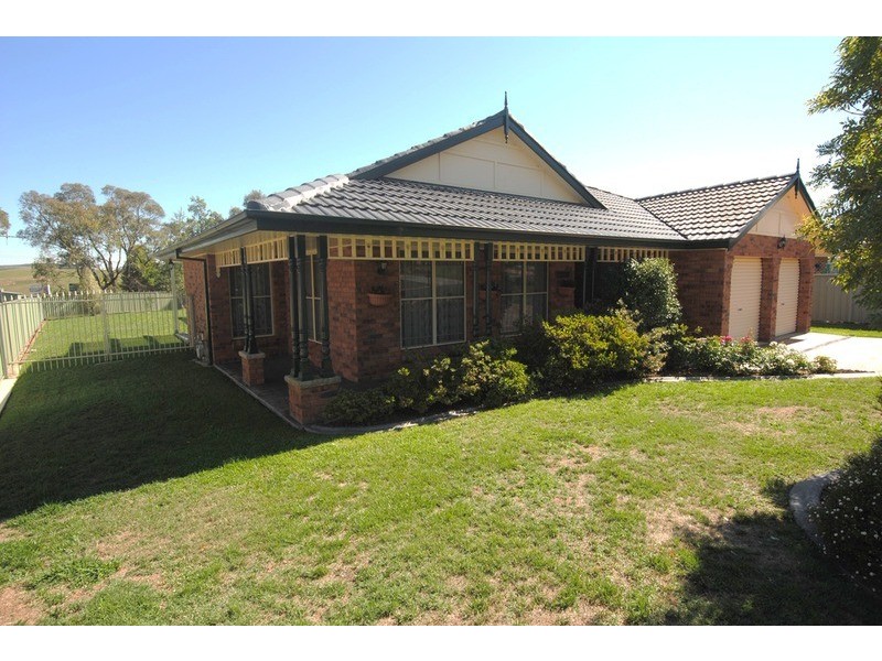 24 Robinia  Drive, Lithgow NSW 2790