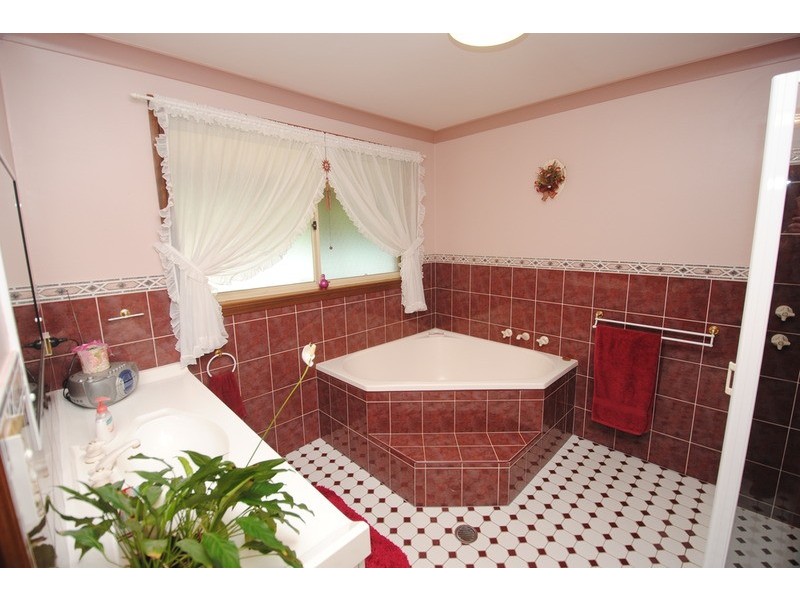 6 Girraween Drive, Marrangaroo NSW 2790