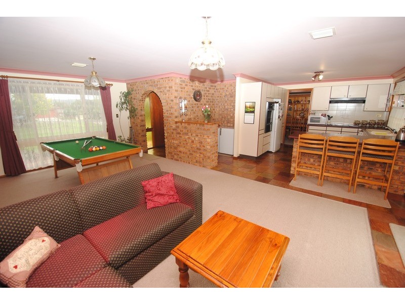 6 Girraween Drive, Marrangaroo NSW 2790