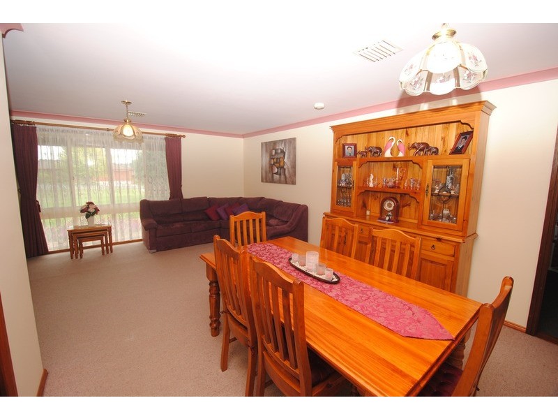 6 Girraween Drive, Marrangaroo NSW 2790