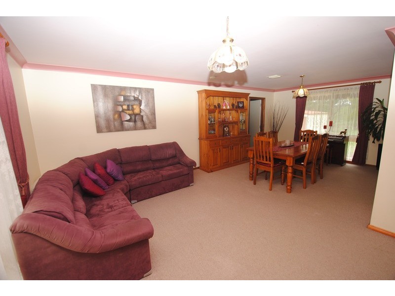 6 Girraween Drive, Marrangaroo NSW 2790