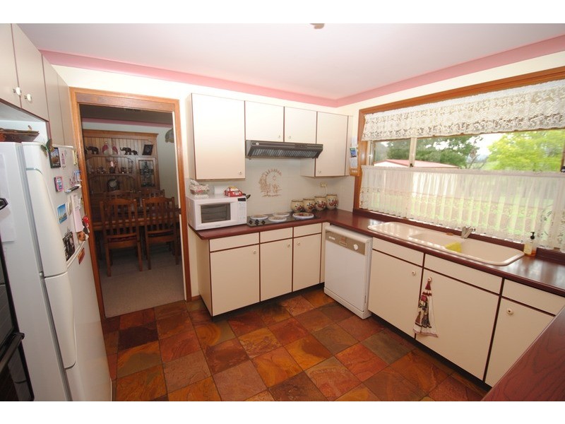 6 Girraween Drive, Marrangaroo NSW 2790