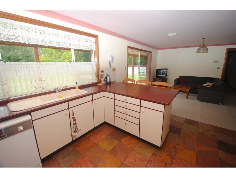 6 Girraween Drive, Marrangaroo NSW 2790