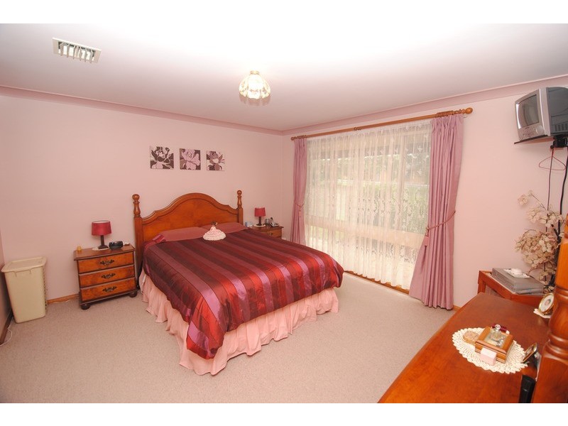 6 Girraween Drive, Marrangaroo NSW 2790