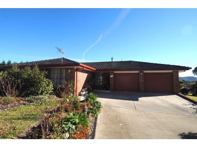 1 Girraween Drive, Marrangaroo NSW 2790