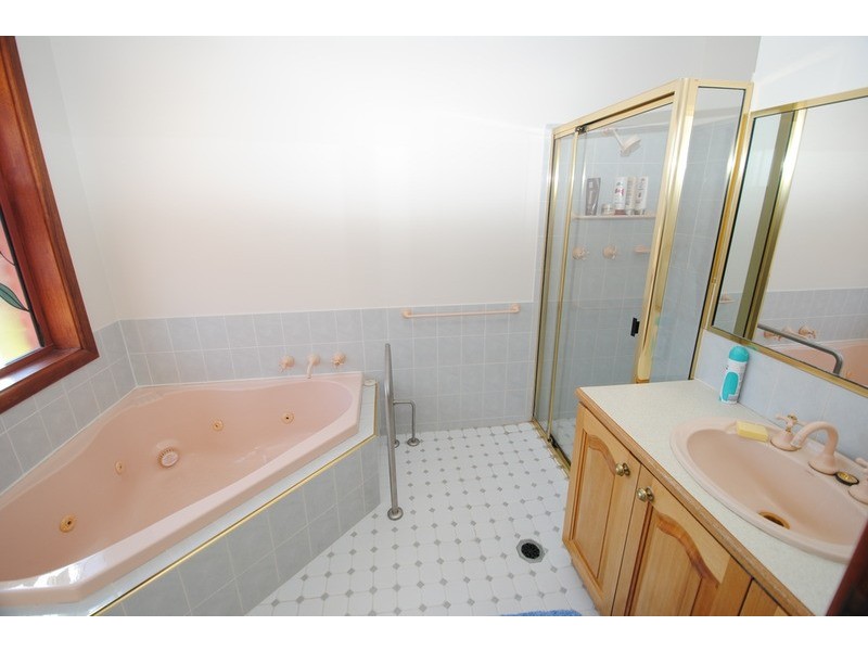 1 Girraween Drive, Marrangaroo NSW 2790