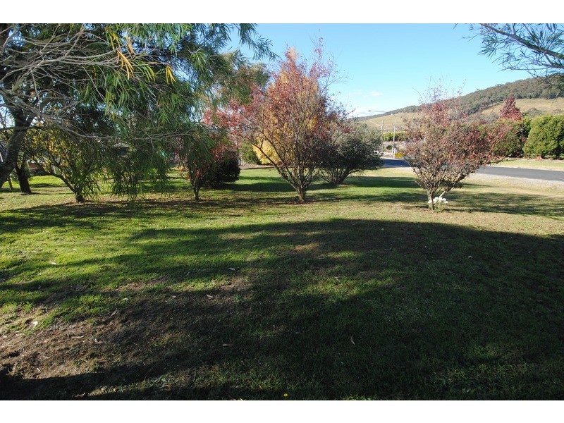 1 Girraween Drive, Marrangaroo NSW 2790