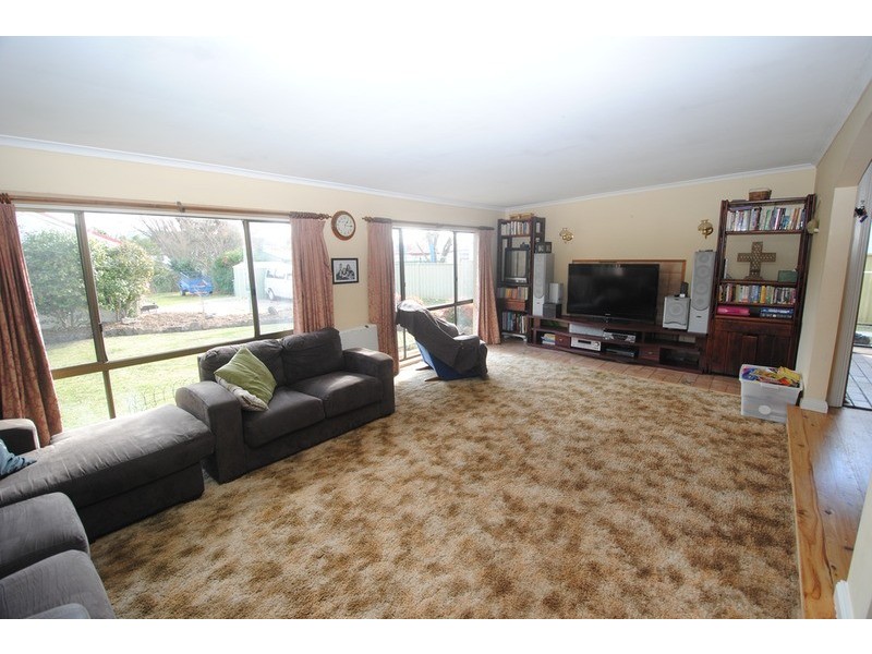 22 Rifle  Parade, Lithgow NSW 2790