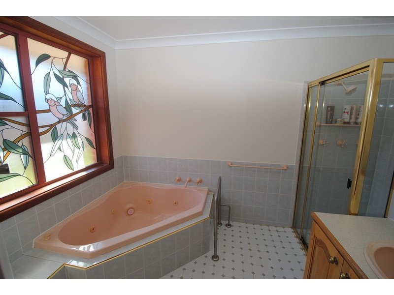 1 Girraween Drive, Marrangaroo NSW 2790