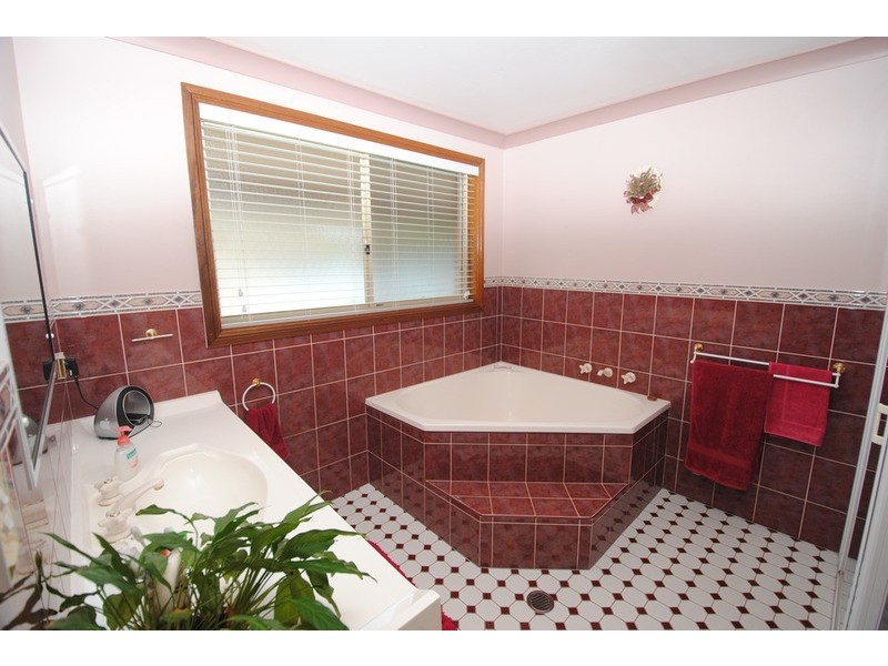 6 Girraween Drive, Marrangaroo NSW 2790