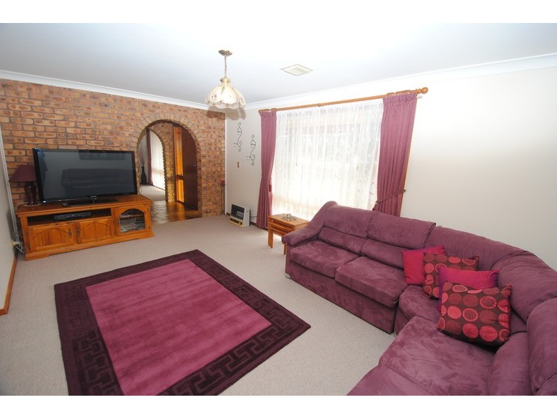 6 Girraween Drive, Marrangaroo NSW 2790