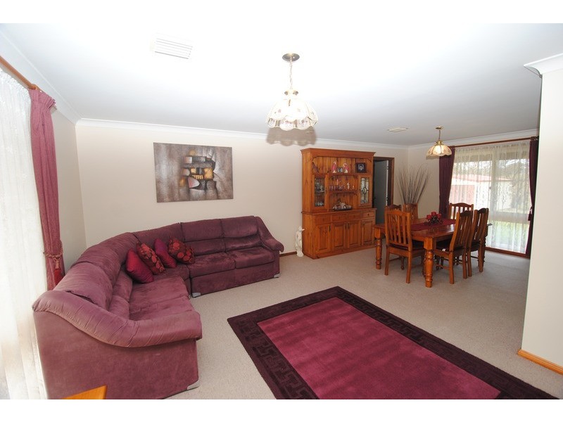 6 Girraween Drive, Marrangaroo NSW 2790