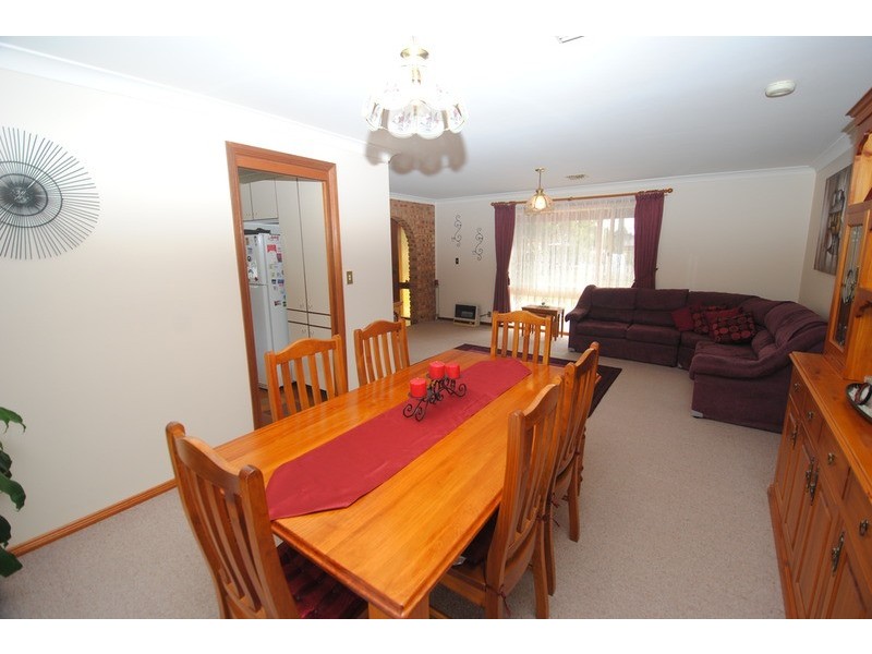 6 Girraween Drive, Marrangaroo NSW 2790