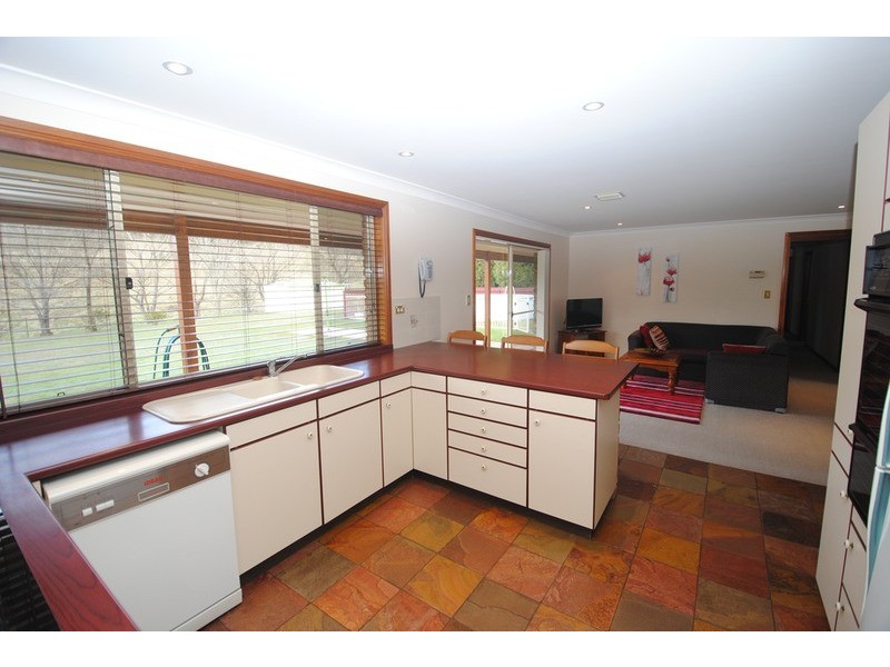 6 Girraween Drive, Marrangaroo NSW 2790