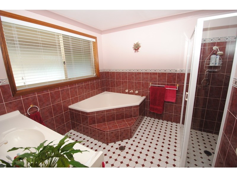 6 Girraween Drive, Marrangaroo NSW 2790