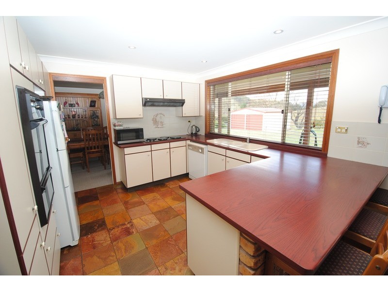 6 Girraween Drive, Marrangaroo NSW 2790